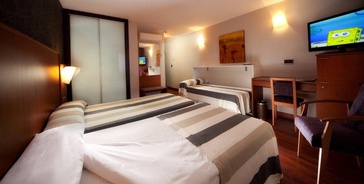 Doppelzimmer mit Zusatzbett - 1 oder 2 Einzelbettenor 2 twin beds +Freier Zugang zum Spa Hotel Nuevo Torreluz